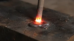 electrodo pegado a un metal