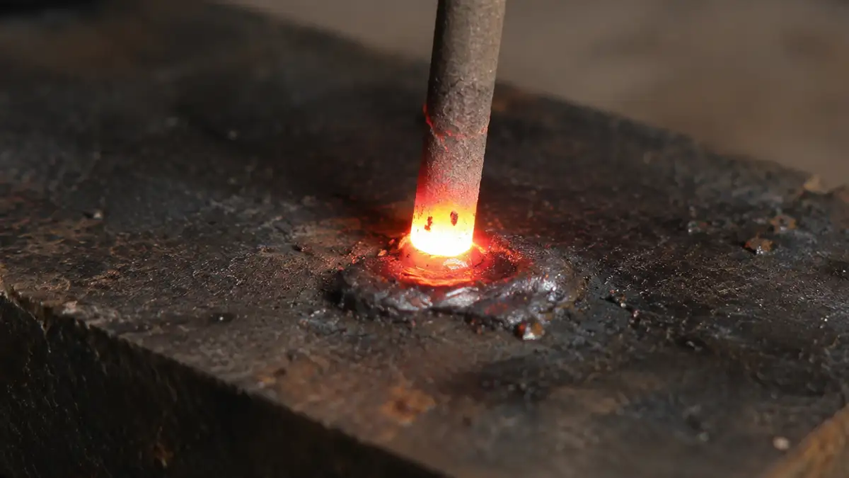 electrodo pegado a un metal