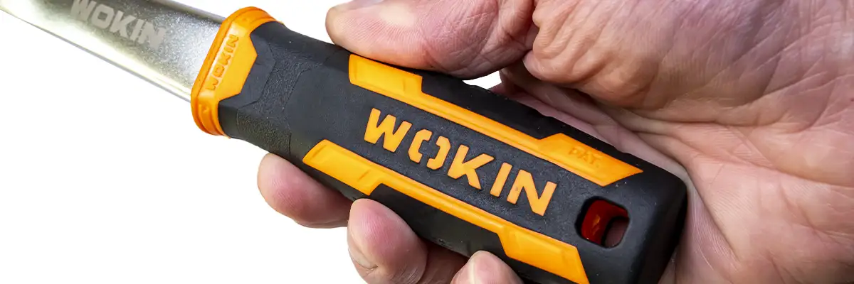 wokin argentina logo de la marca de cerca en una herramienta manual