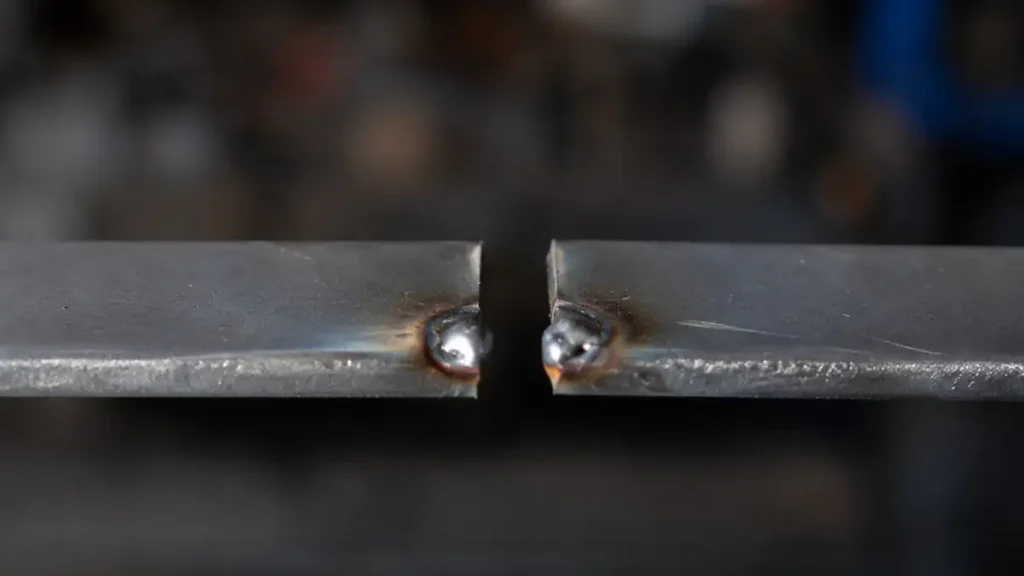 Planchuelas finas o placas finas separadas espacio y punto de soldadura